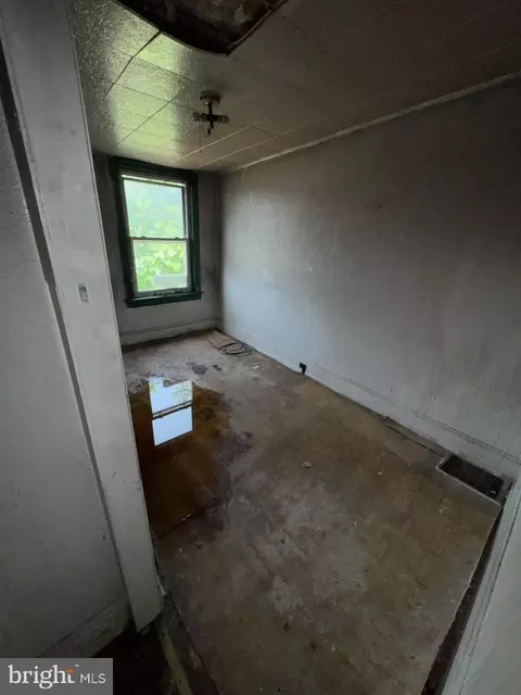 Entry Way - 1902 Ramsay St, Baltimore, MD 21223 photo 6 of 9
