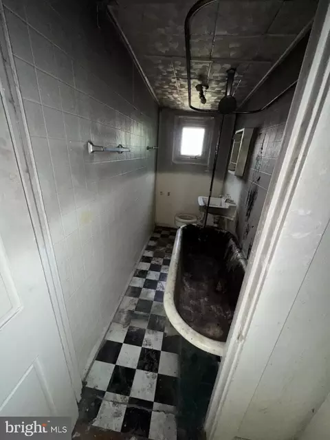 Entry Way - 1902 Ramsay St, Baltimore, MD 21223 photo 7 of 9