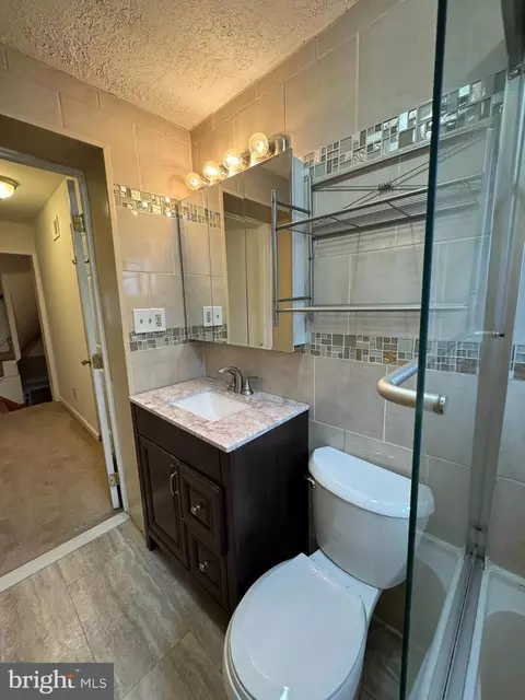 Bath - 1008 Stiles St, Baltimore, MD 21202 photo 3 of 4