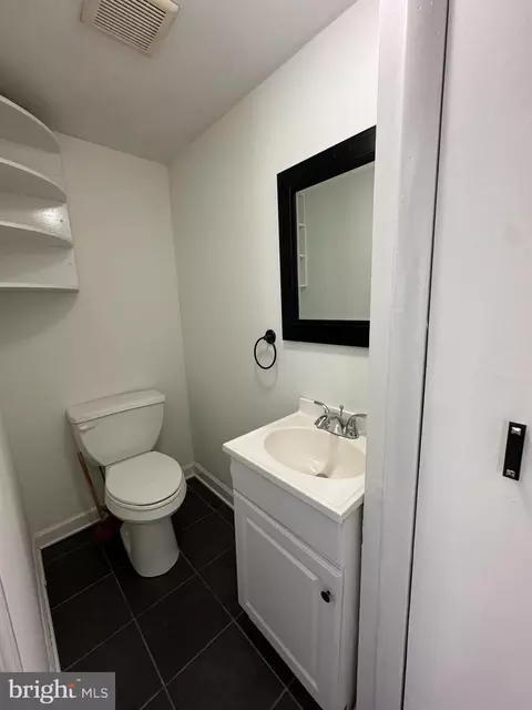 Bath - 1008 Stiles St, Baltimore, MD 21202 photo 2 of 4