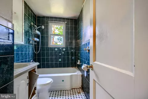 Bath - 2837 Round Rd, Baltimore, MD 21225 photo 1 of 2