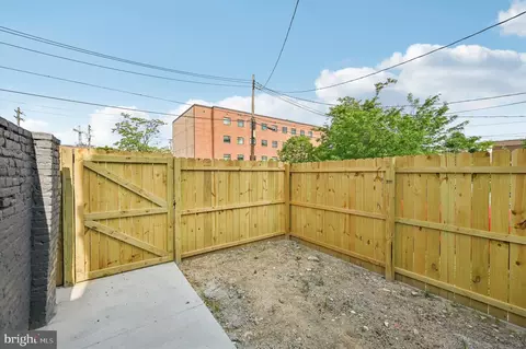 Exterior - 518 N Patterson Park Ave, Baltimore, MD 21205 photo 5 of 7