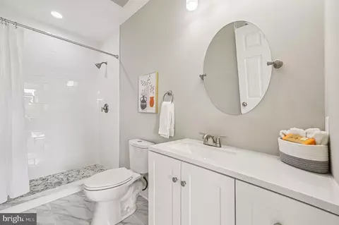 Bath - 518 N Patterson Park Ave, Baltimore, MD 21205 photo 3 of 4
