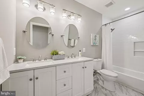 Bath - 518 N Patterson Park Ave, Baltimore, MD 21205 photo 1 of 4