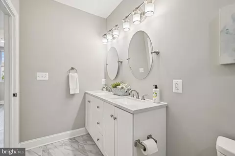 Bath - 518 N Patterson Park Ave, Baltimore, MD 21205 photo 2 of 4