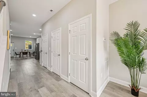 Entry Way - 518 N Patterson Park Ave, Baltimore, MD 21205 photo 6 of 9