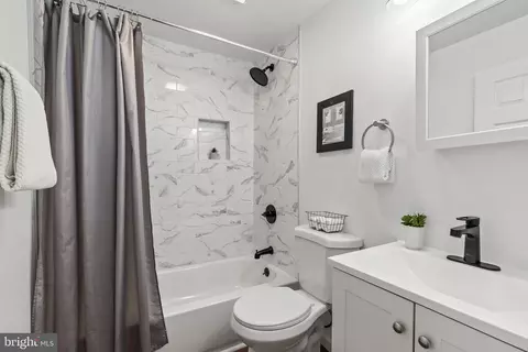 Bath - 3307 Elmora Ave, Baltimore, MD 21213 photo 1 of 1