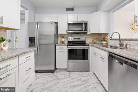 Kitchen - 2901 Fallstaff Rd #305, Baltimore, MD 21209 photo 2 of 2