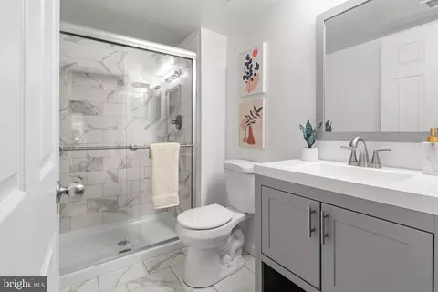 Bath - 2901 Fallstaff Rd #305, Baltimore, MD 21209 photo 1 of 2