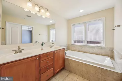 Bath - 1420 Harper St, Baltimore, MD 21230 photo 1 of 2