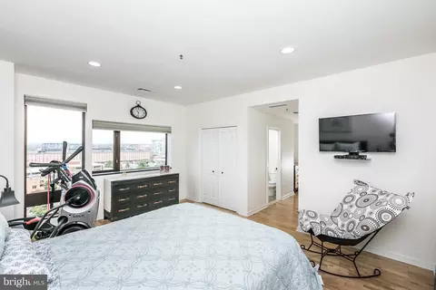 Bedroom - 10 E Lee St #1209, Baltimore, MD 21202 photo 2 of 3