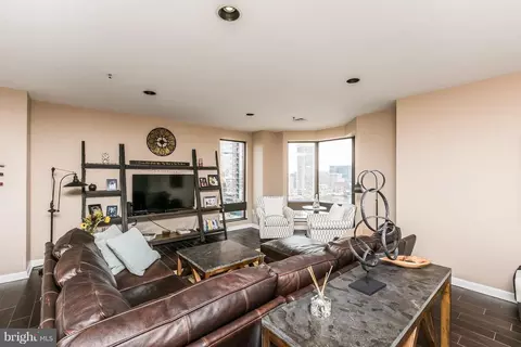 Living - 10 E Lee St #1209, Baltimore, MD 21202 photo 2 of 3