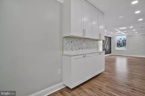 Entry Way - 2201 N Pulaski St, Baltimore, MD 21217 photo 5 of 8