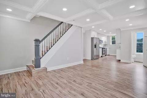 Entry Way - 2201 N Pulaski St, Baltimore, MD 21217 photo 2 of 8