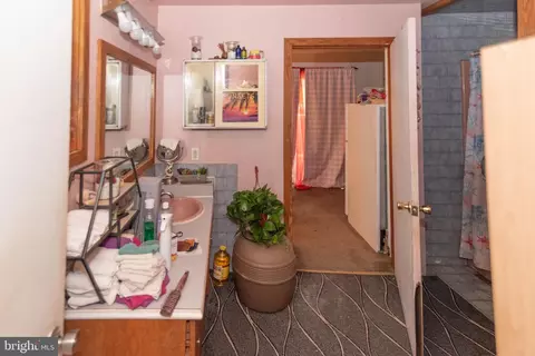 Bath - 5410 Radecke Ave, Baltimore, MD 21206 photo 1 of 3