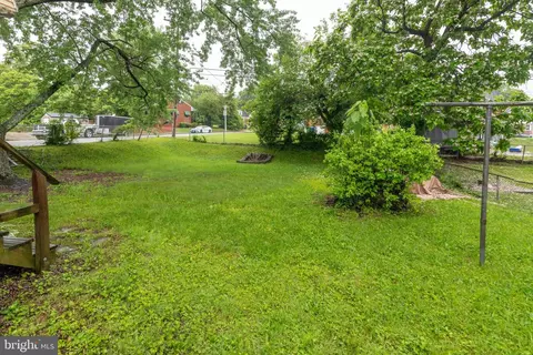 Exterior - 5410 Radecke Ave, Baltimore, MD 21206 photo 4 of 5