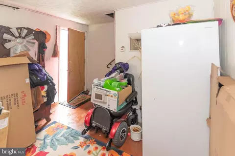 Entry Way - 5410 Radecke Ave, Baltimore, MD 21206 photo 2 of 11