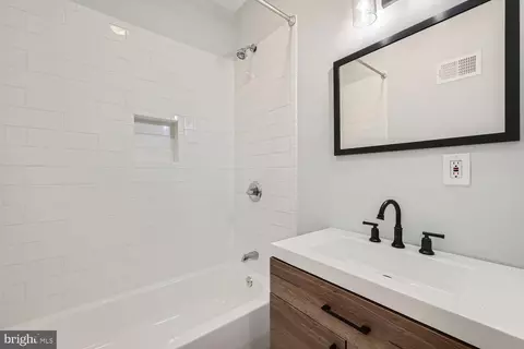 Bath - 2623 W Cold Spring Ln, Baltimore, MD 21215 photo 3 of 3