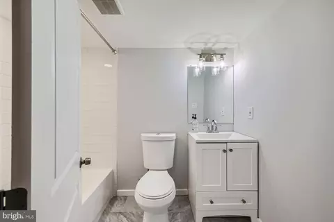 Bath - 2623 W Cold Spring Ln, Baltimore, MD 21215 photo 2 of 3