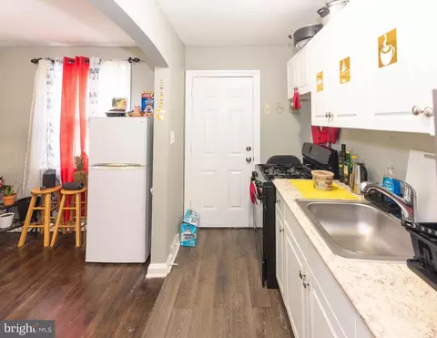 Entry Way - 6436 Hartwait St, Baltimore, MD 21224 photo 5 of 9