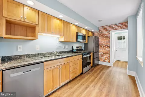 Entry Way - 1403 Covington St, Baltimore, MD 21230 photo 4 of 7