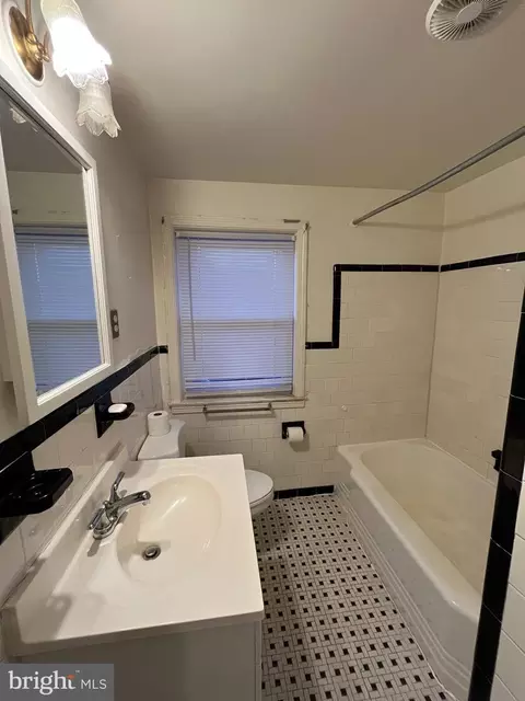 Bath - 1283 Gittings Ave, Baltimore, MD 21239 photo 1 of 1