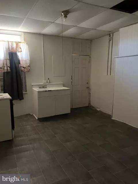 Entry Way - 1218 Myrtle Ave, Baltimore, MD 21217 photo 1 of 5