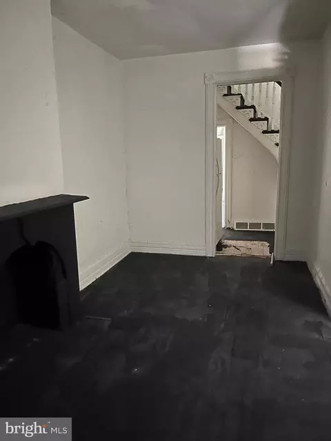 Entry Way - 1218 Myrtle Ave, Baltimore, MD 21217 photo 3 of 5