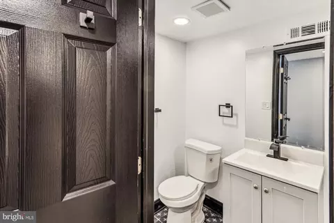 Bath - 1820 Walbrook Ave, Baltimore, MD 21217 photo 2 of 3