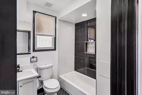 Bath - 1820 Walbrook Ave, Baltimore, MD 21217 photo 1 of 3
