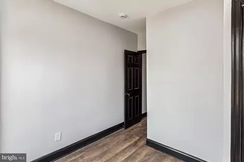 Entry Way - 1820 Walbrook Ave, Baltimore, MD 21217 photo 10 of 13