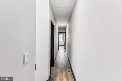 Entry Way - 1820 Walbrook Ave, Baltimore, MD 21217 photo 7 of 13