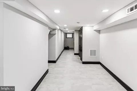 Entry Way - 1820 Walbrook Ave, Baltimore, MD 21217 photo 12 of 13