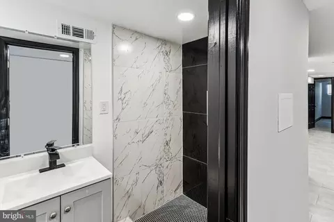 Bath - 1820 Walbrook Ave, Baltimore, MD 21217 photo 3 of 3