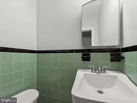 Bath - 714 Stamford Rd, Baltimore, MD 21229 photo 1 of 4