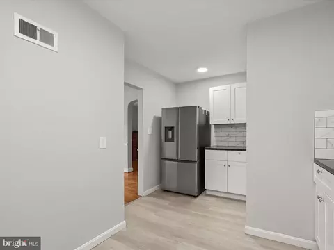 Entry Way - 714 Stamford Rd, Baltimore, MD 21229 photo 2 of 3