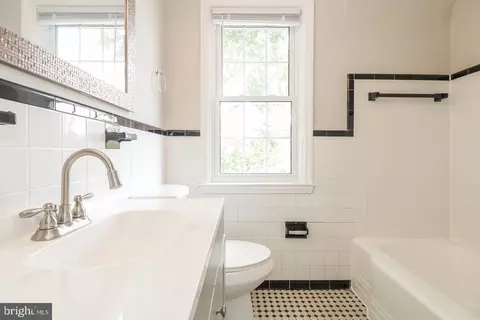 Bath - 714 Stamford Rd, Baltimore, MD 21229 photo 3 of 4