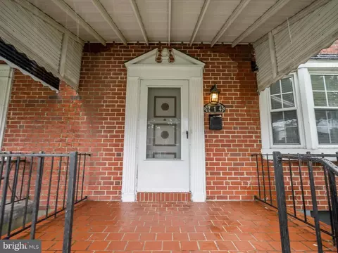 Exterior - 714 Stamford Rd, Baltimore, MD 21229 photo 2 of 4