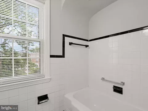 Bath - 714 Stamford Rd, Baltimore, MD 21229 photo 4 of 4