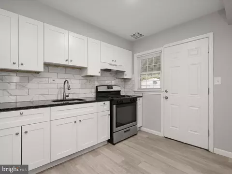 Entry Way - 714 Stamford Rd, Baltimore, MD 21229 photo 1 of 3