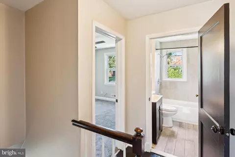 Entry Way - 3913 Kenyon Ave, Baltimore, MD 21213 photo 6 of 7