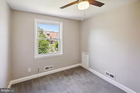 Bedroom - 3913 Kenyon Ave, Baltimore, MD 21213 photo 4 of 4