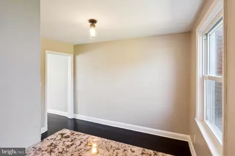 Entry Way - 3913 Kenyon Ave, Baltimore, MD 21213 photo 3 of 7