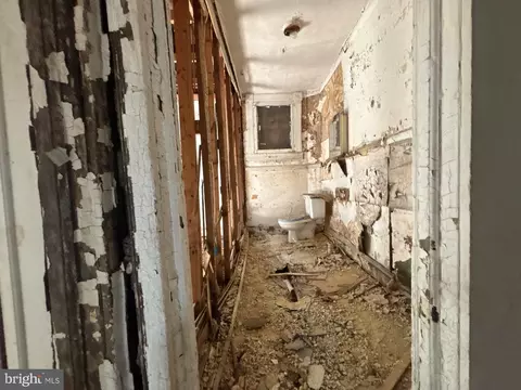 Entry Way - 22 Wheeler Ave, Baltimore, MD 21223 photo 3 of 6