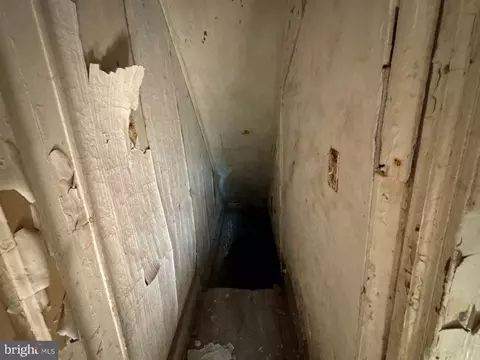 Entry Way - 22 Wheeler Ave, Baltimore, MD 21223 photo 5 of 6