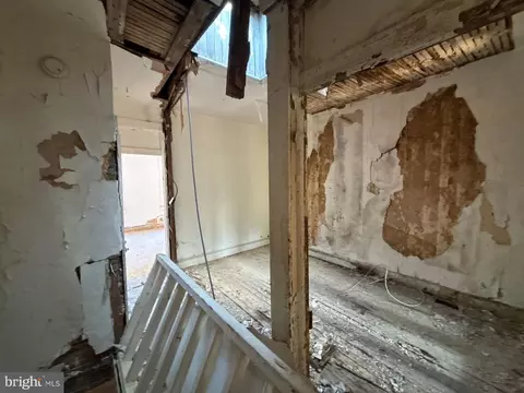 Entry Way - 22 Wheeler Ave, Baltimore, MD 21223 photo 4 of 6