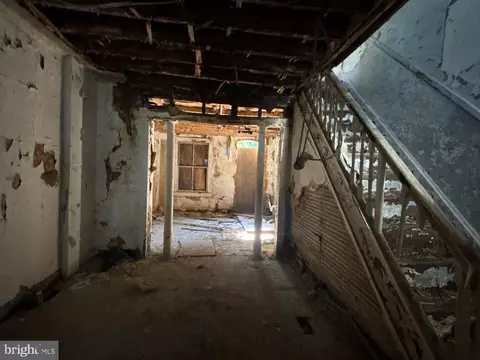 Entry Way - 22 Wheeler Ave, Baltimore, MD 21223 photo 2 of 6