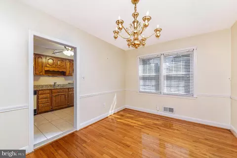Dining - 833 Evesham Ave, Baltimore, MD 21212 photo 1 of 1