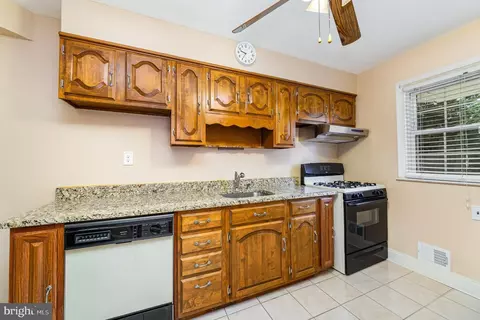 Kitchen - 833 Evesham Ave, Baltimore, MD 21212 photo 1 of 2