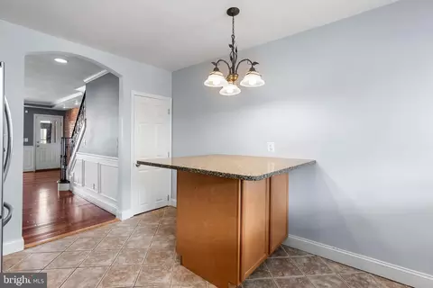 Entry Way - 735 S Decker Ave, Baltimore, MD 21224 photo 6 of 8